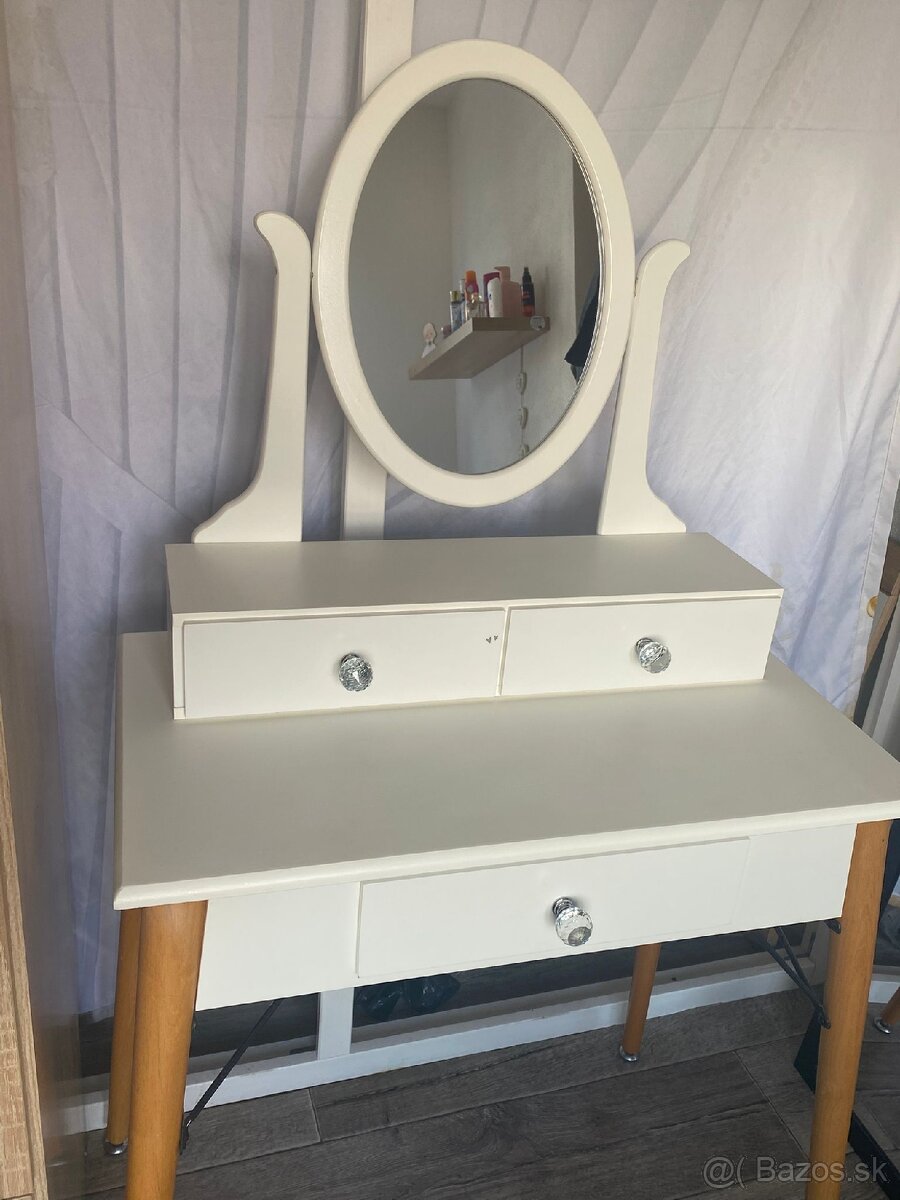 Kozmetický stolík - 4