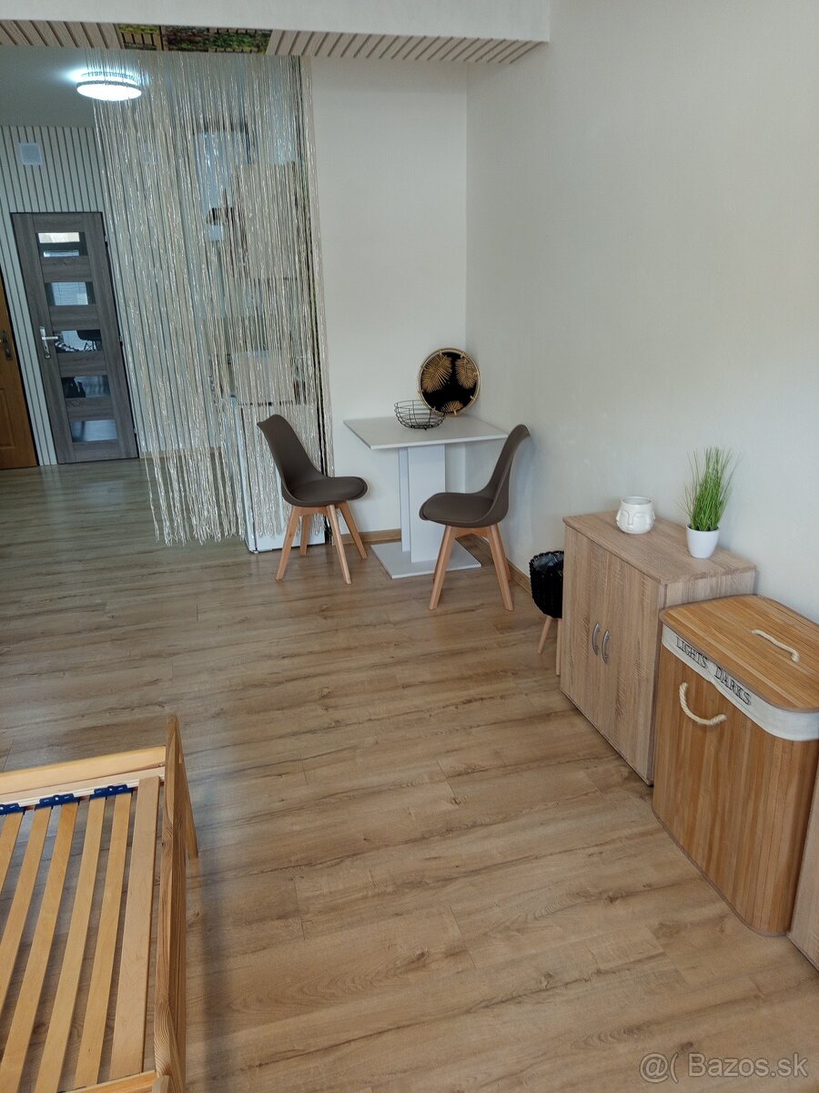 1-izbový byt v centre Žiliny,s parkovaním ,prenájom. - 4