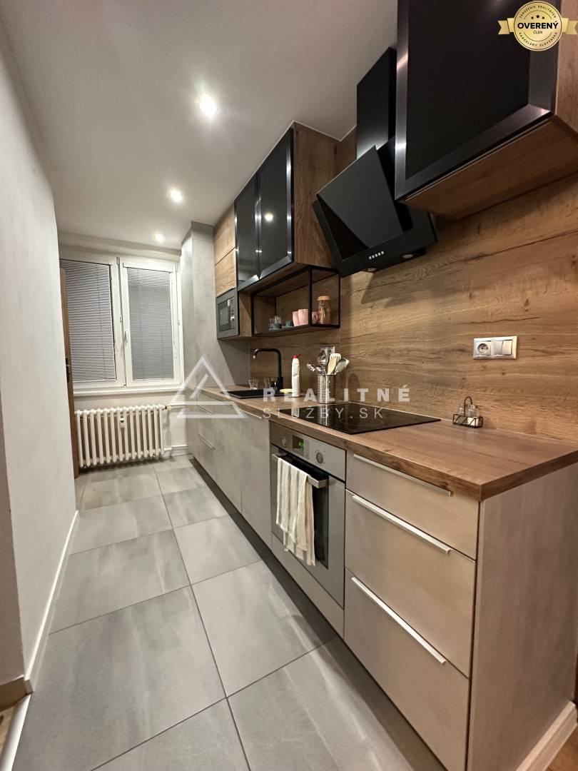 Samostatná izba v zrekonštruovanom 3-izbovom byte – Exnárova - 4