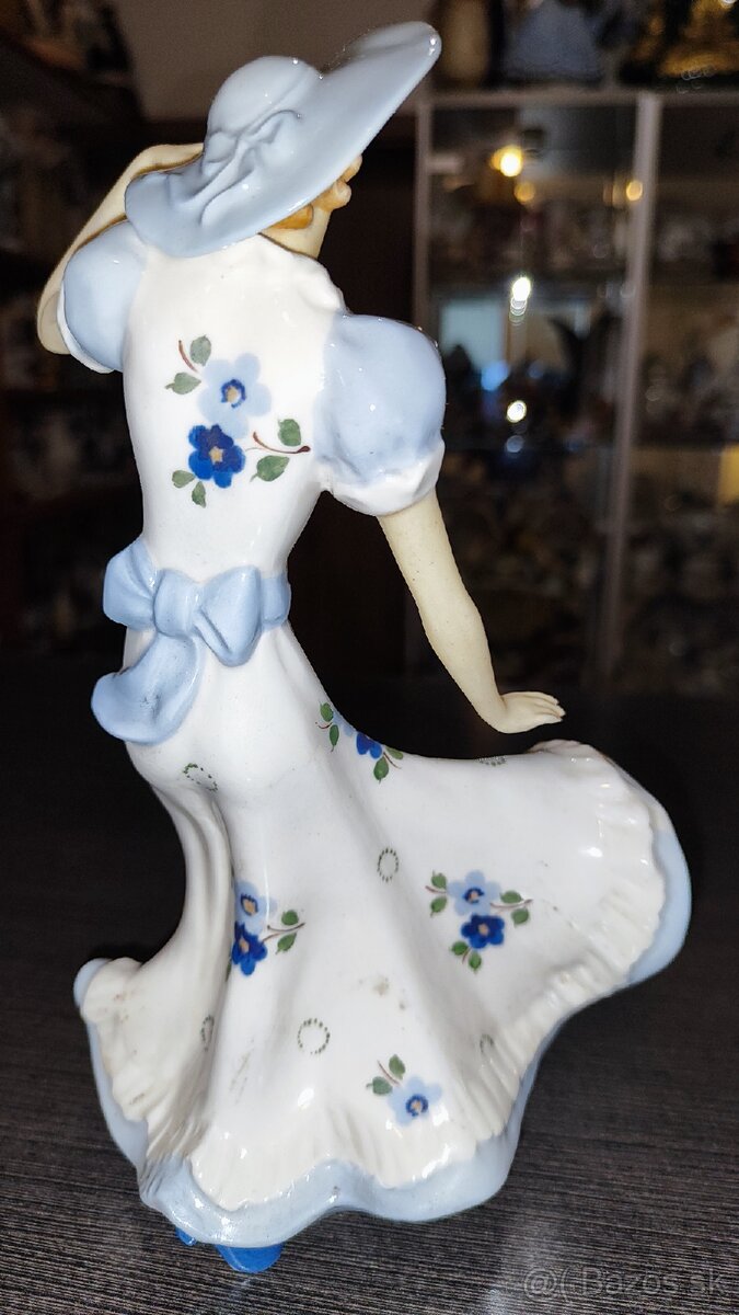 Royal Dux - dáma v klubúku - 4