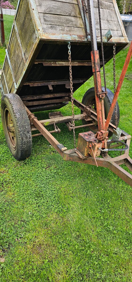 Vyklapatelna vlecka za traktor - 4