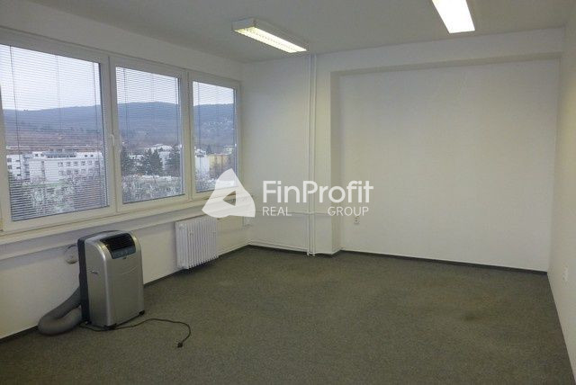 Kancelária s parkovacím miestom zdarma na prenájom - 52,10 m - 4