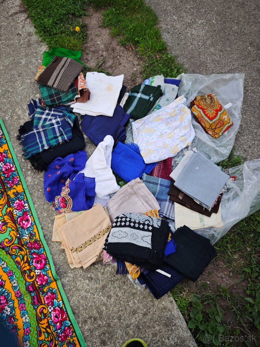 Predám staré oblečenie,vankuše - 4