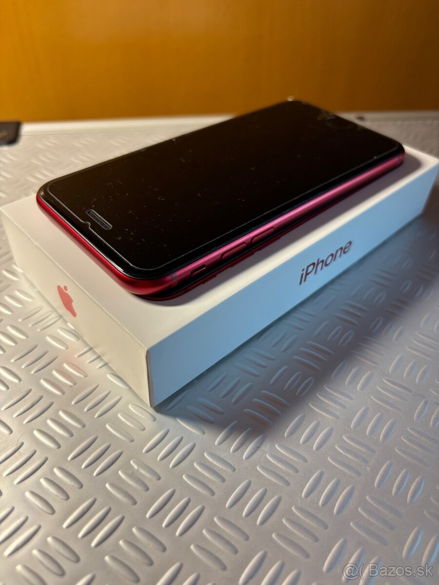 iPhone SE tretej generácie (red) - 4