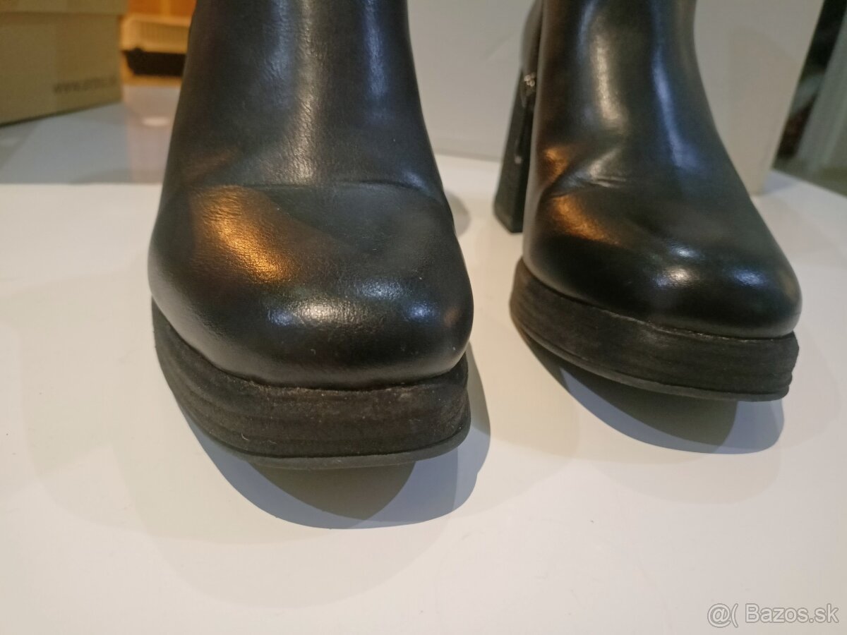 Čierne čižmy na opätku - 4