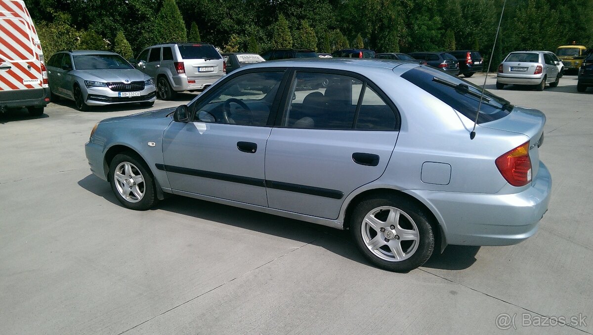 Hyundai Accent - 4