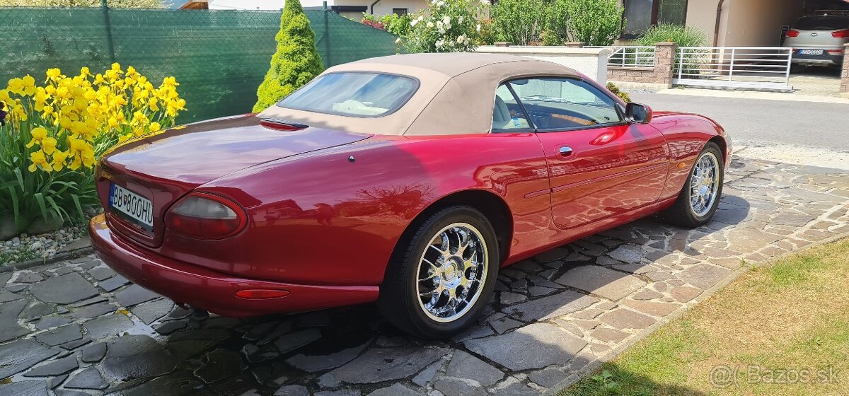 Jaguar XK8 V8 Convertible - 4