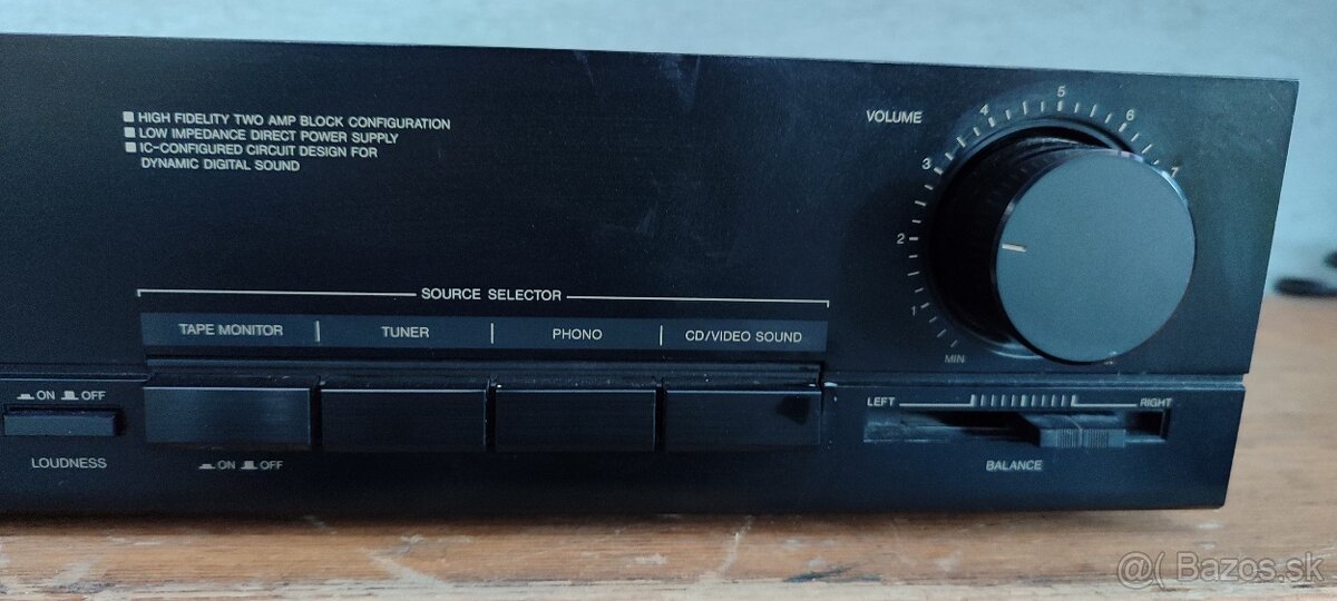 Zosilňovač JVC - 4