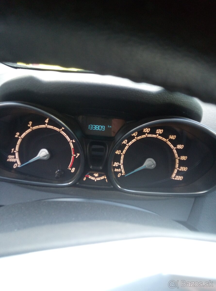 Ford Fiesta 1.2516v 60kw rok 2015 Trend - 4