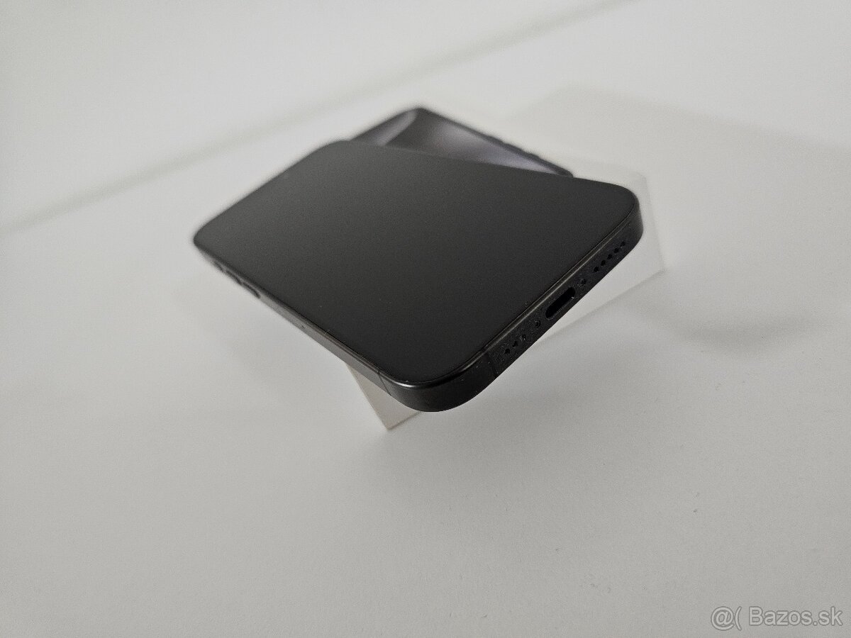 Apple iPhone 15 Pro - 4