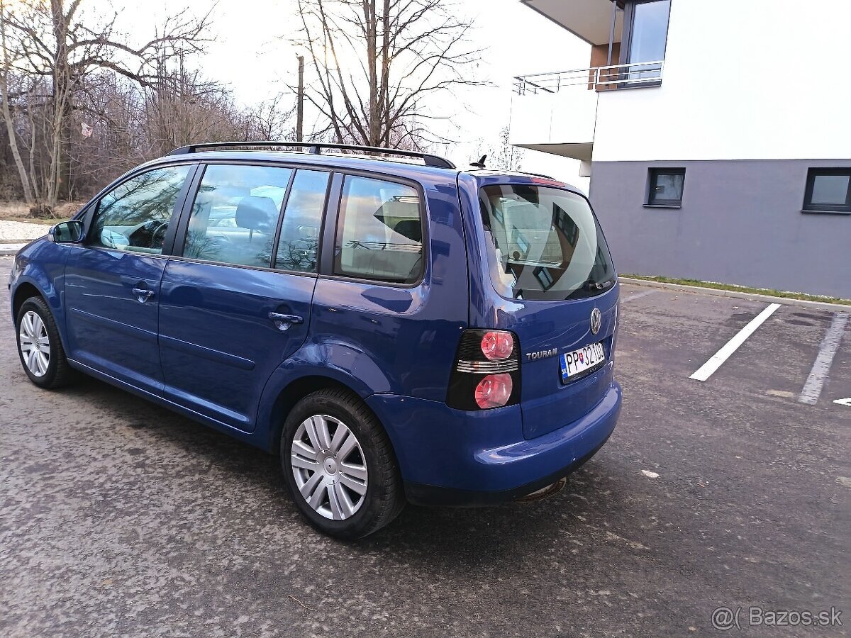 Volkswagen Touran - 4