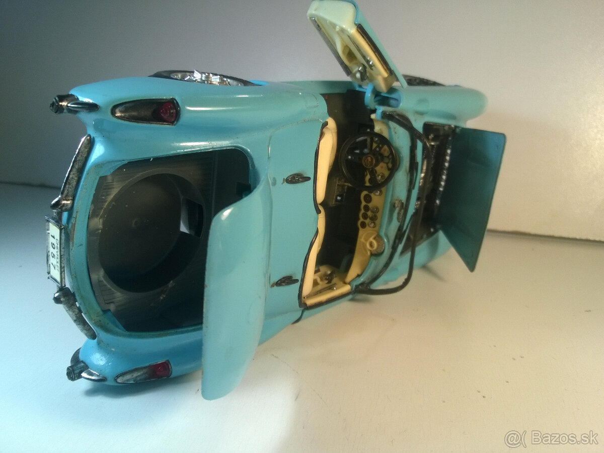 Chevrolet Corvette - 1957. 1:18 - 4