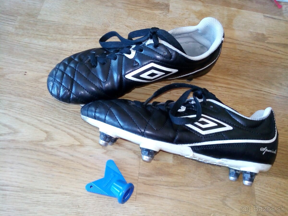 Kopačky UMBRO s kovovými štuplami veľ. 36,5 - 4