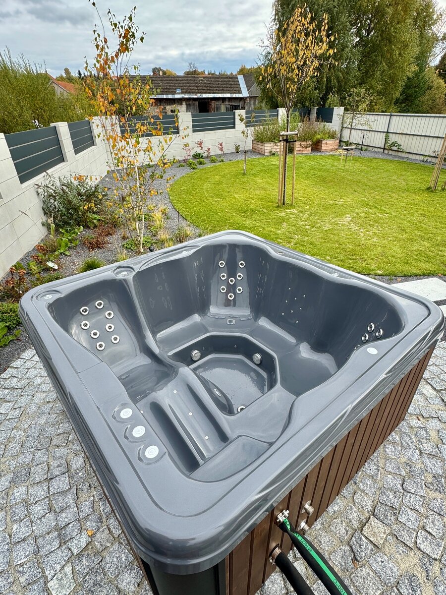 Štvorcová kúpacia kaďa, vírivka, jacuzzi - 4