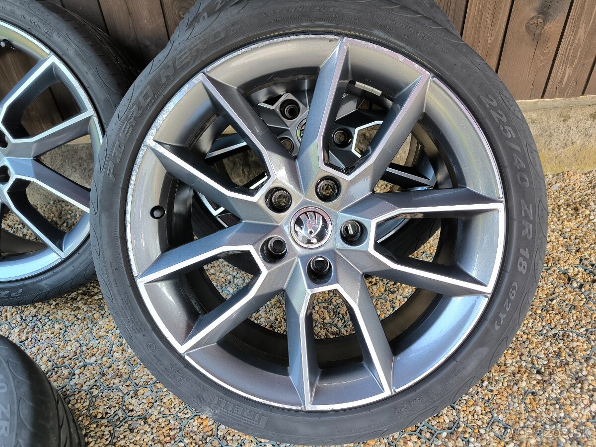 Škoda Gemini Octavia RS 225/40 R18 - 4