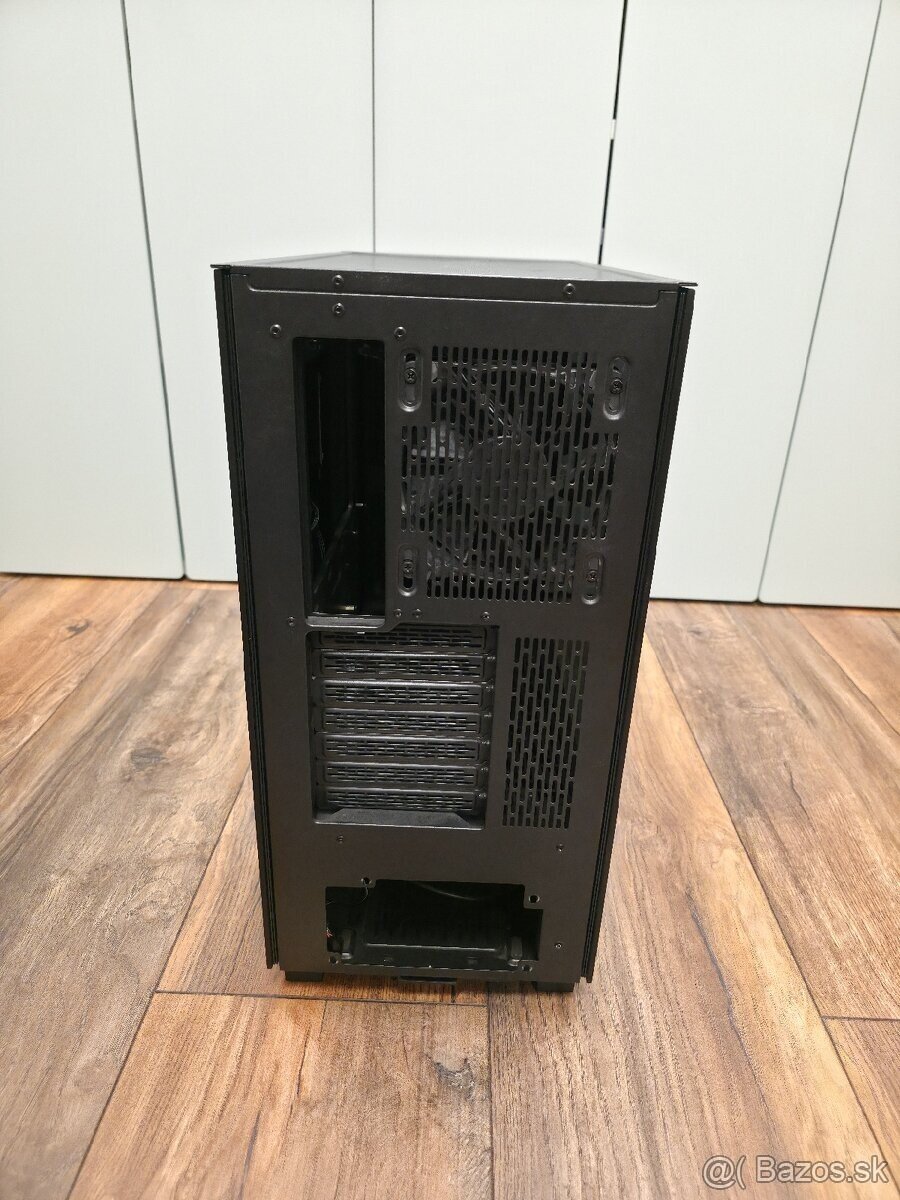 Razer Tomahawk ATX - 4