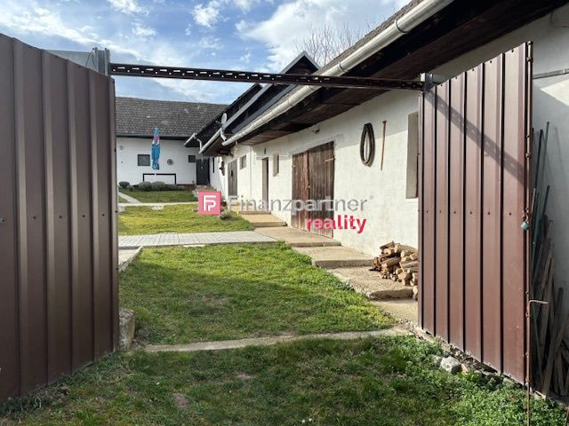 Štýlový vidiecky dom na predaj 14km od mesta Piešťany - 4