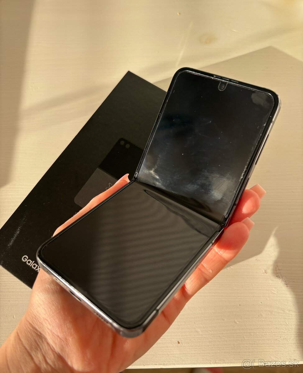 SAMSUNG GALAZY Z FLIP5 - 4