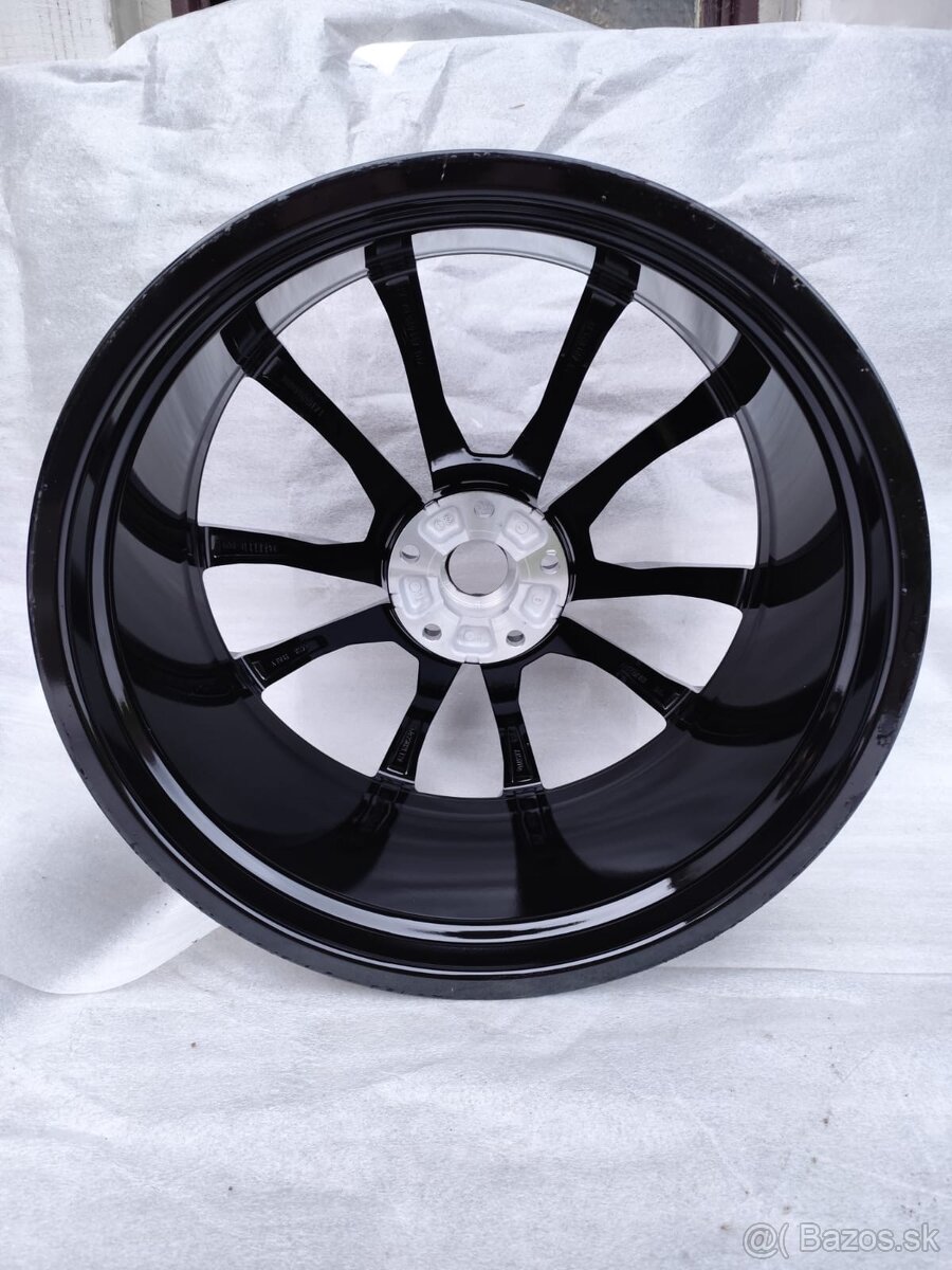 23" LAMBORGHINI URUS DISKY 23" - 4