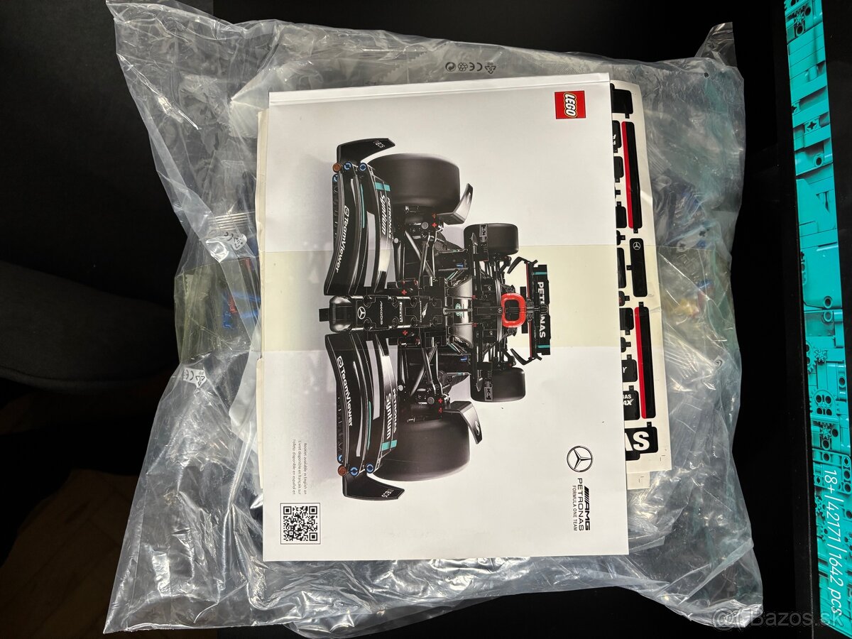 LEGO Technic Mercedes-AMG F1 W14 E Performance (42171) - 4