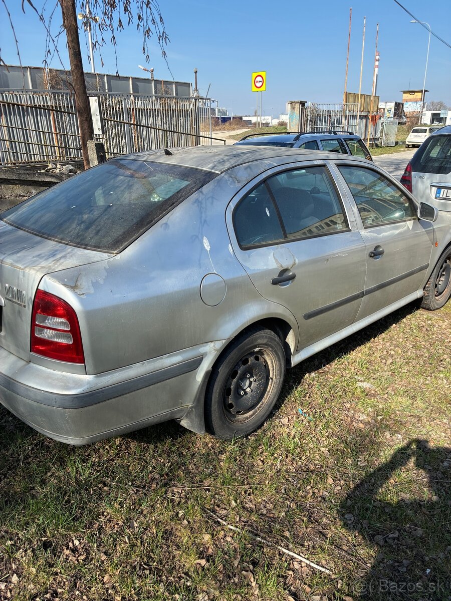 Rozpredam Octavia 1.6 74kw - 4