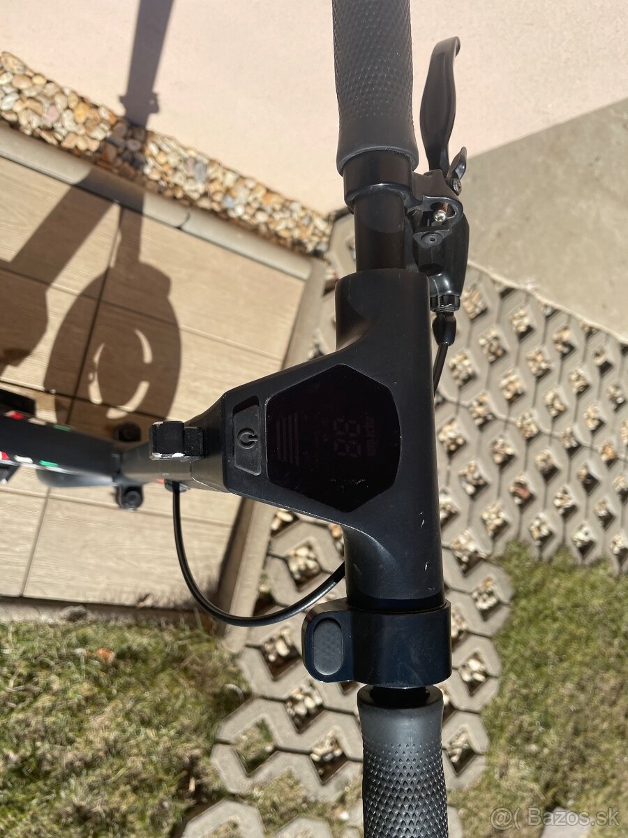 Predam apriliu kolobešku eSR2 - 4