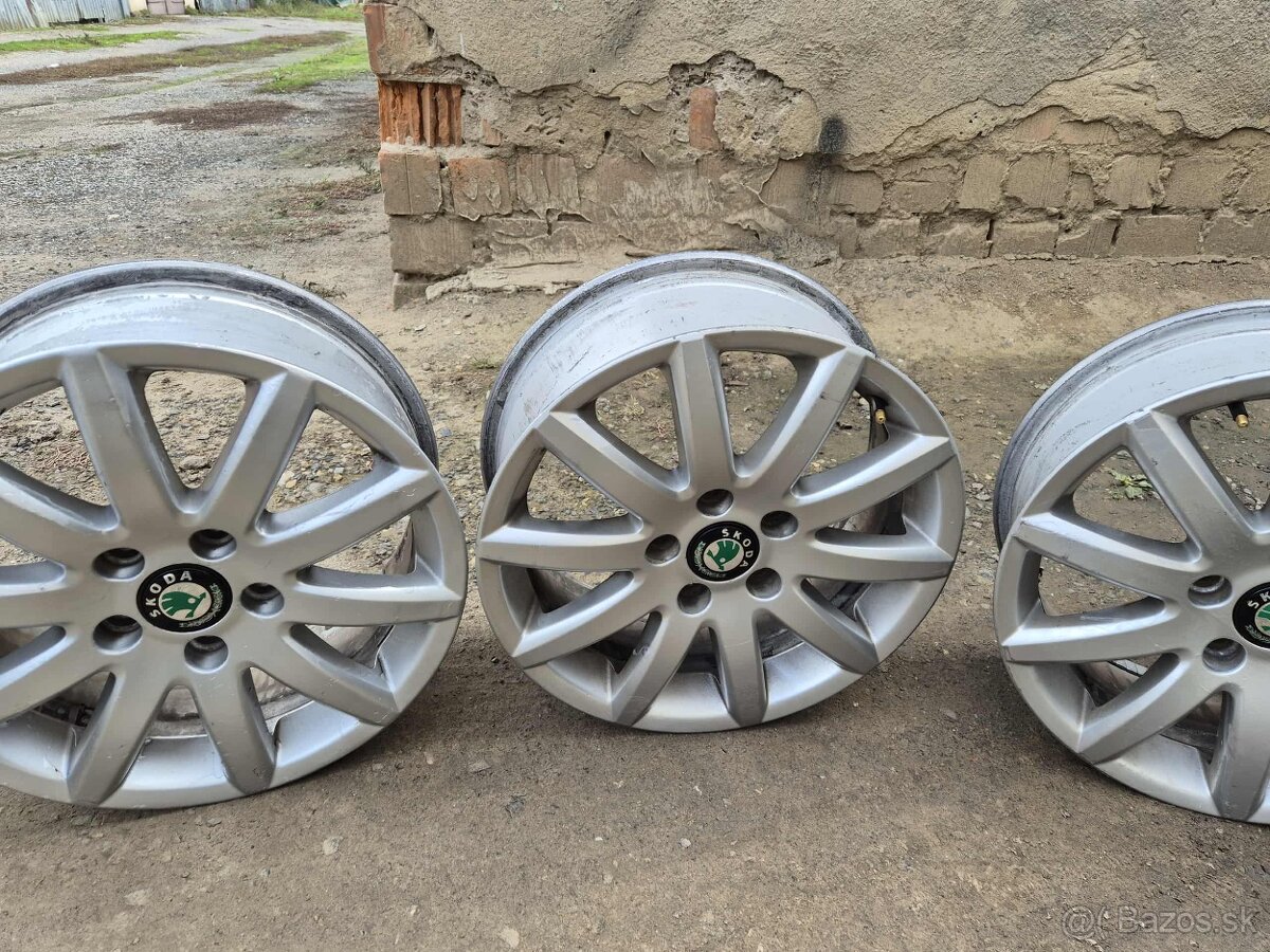 Liatinové kolesá a kamera do autá - 4