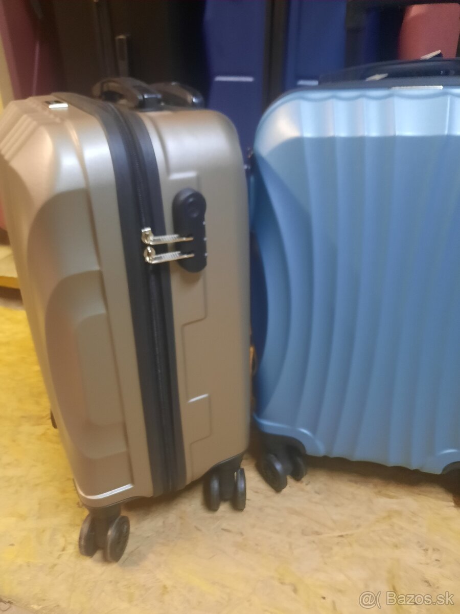 Kufor cestovný 35l - 4