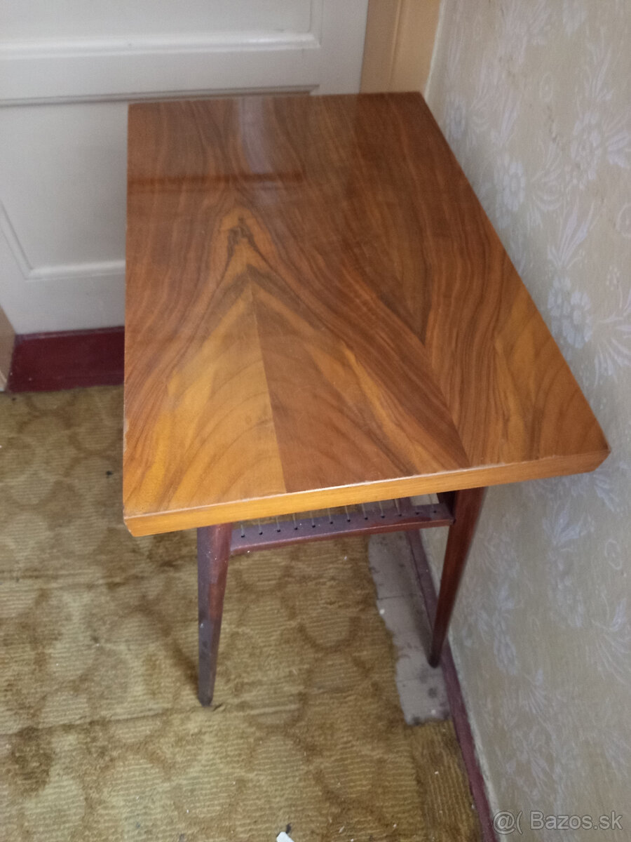 Stolík pre TV alebo rádio - 4