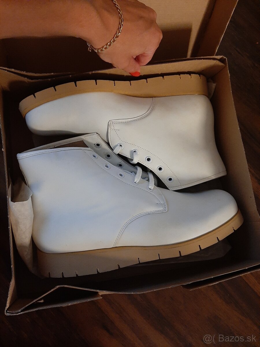 NOVE prac.plášte veľ.54,58,62 + odevy - 4