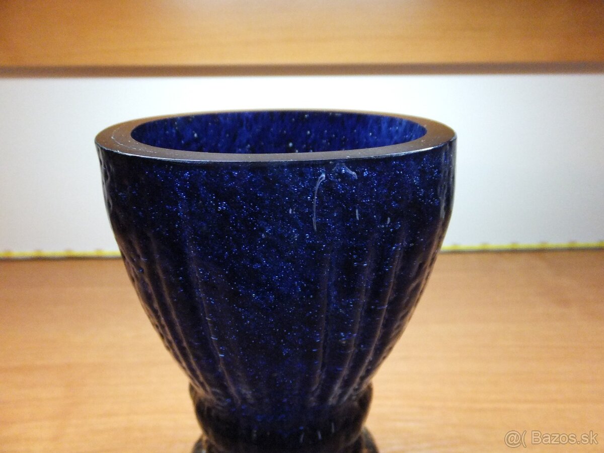 Zajímavá masivní těžká tmavě modrá váza nebo pohár. - 4