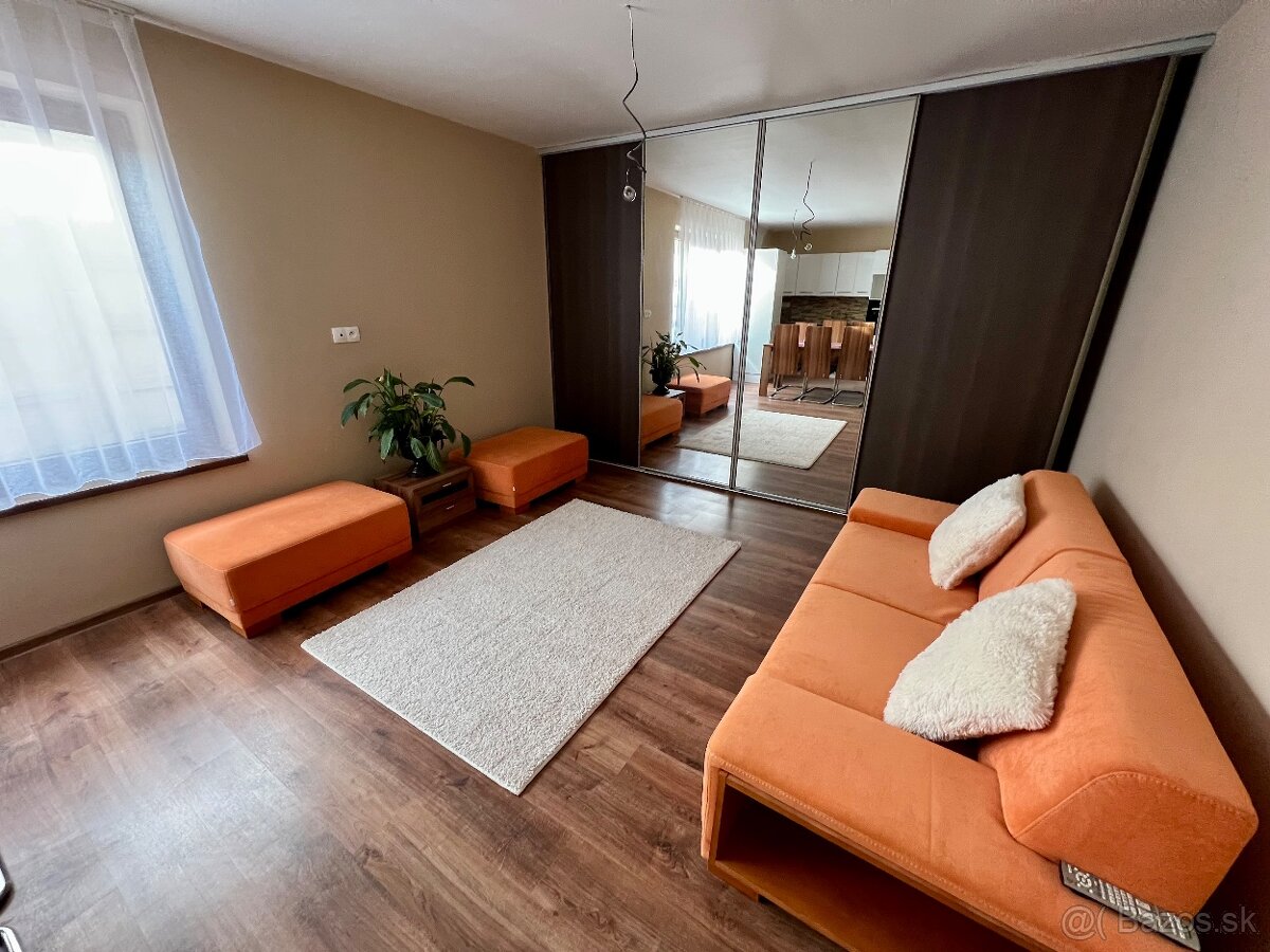 Veľký 2 izbový byt s garážou na prenájom - 4