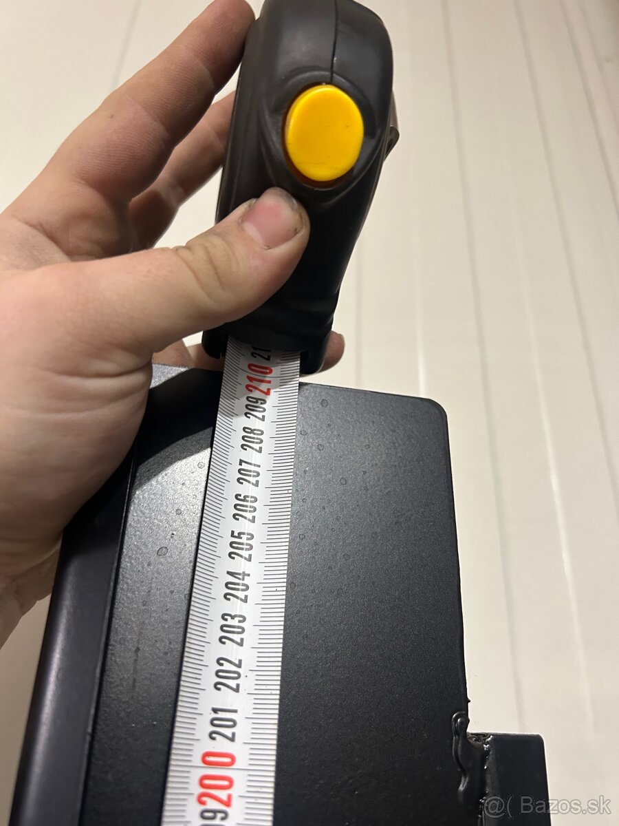 Stojan na prilby - 4