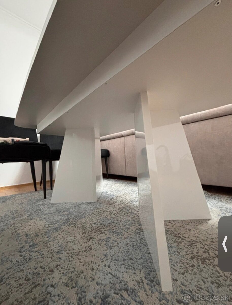 Jedálenský stôl - 4