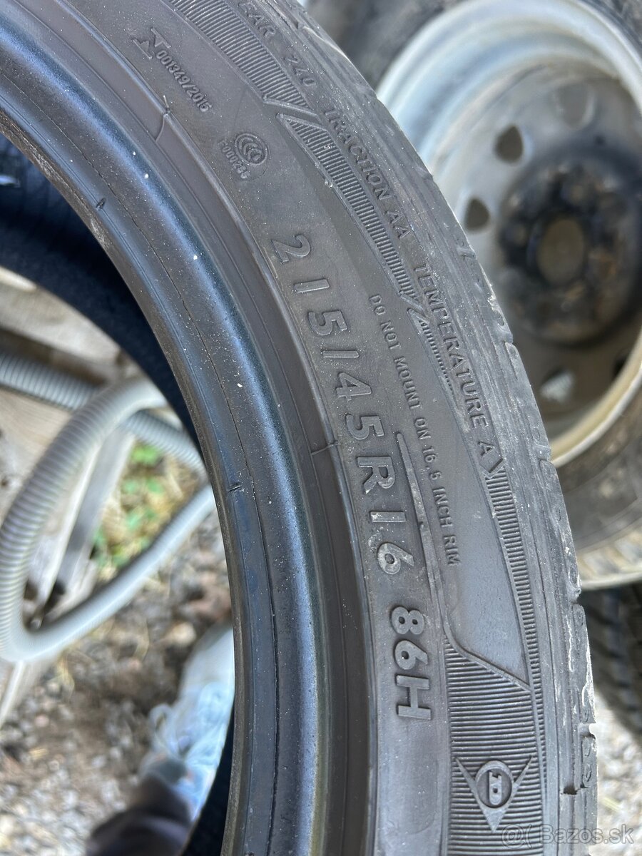 Dunlop 215/45/16”-86H - 4