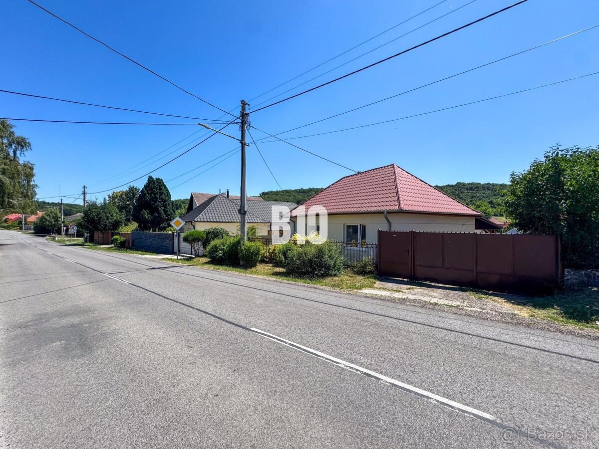 REZERVOVANÉ Čiastočne zrekonštruovaný 4 izbový rodinný dom - - 4