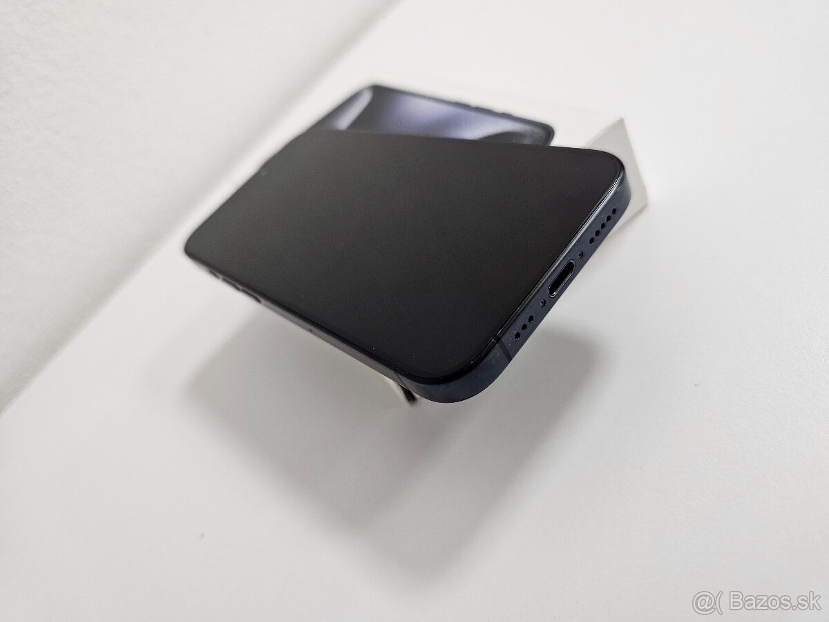 Apple iPhone 15 Pro - 4