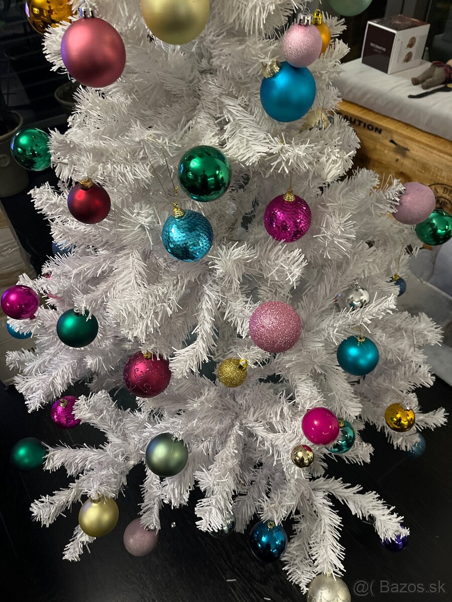 Vianočný stromček s ozdobami - 4