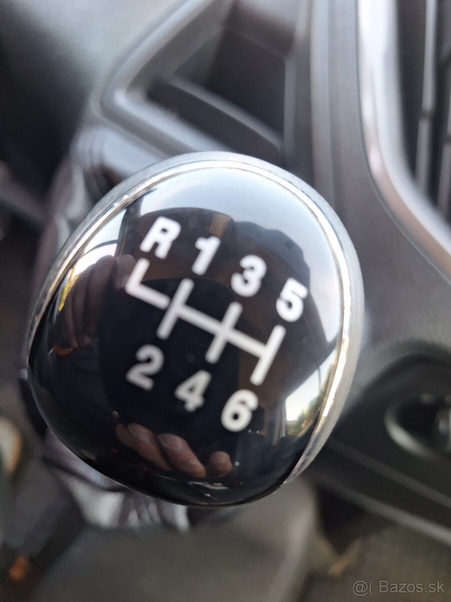 FORD TRANSIT CUSTOM 2,2TDCI OBYTNÝ DLHÁ VERZIA - 4