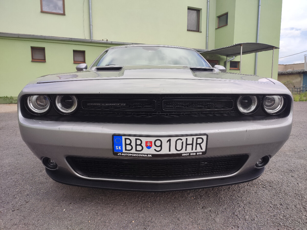 Prenájom Dodge Challenger V6 4x4 - 4