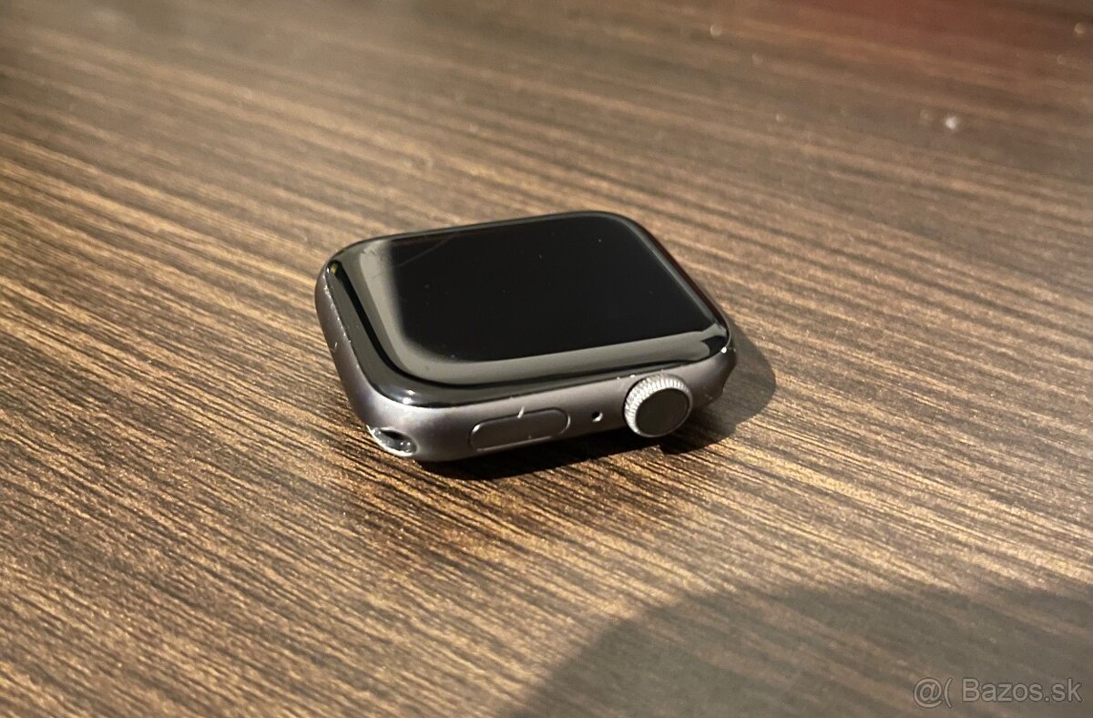 Apple Watch Series 4 - 44mm - 4