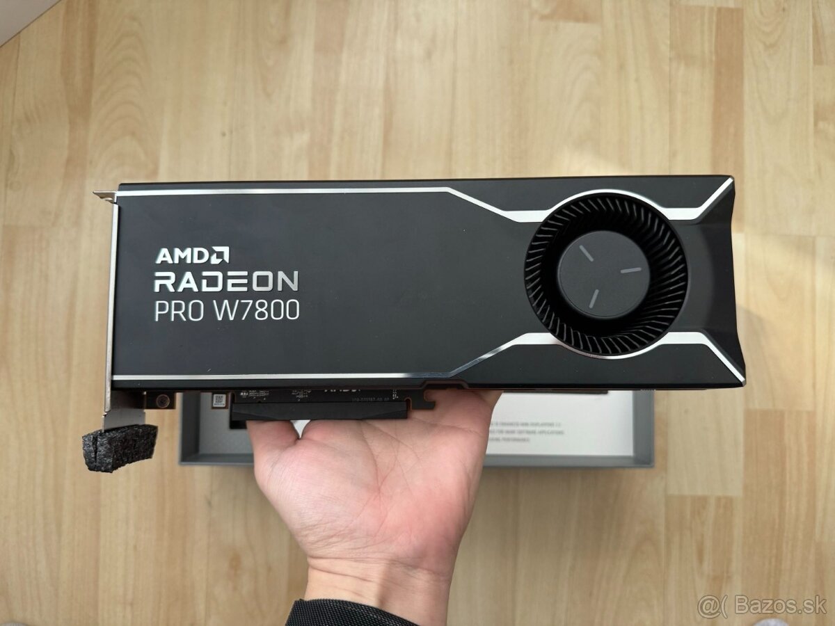 AMD Radeon PRO W7800 32 GB - 4