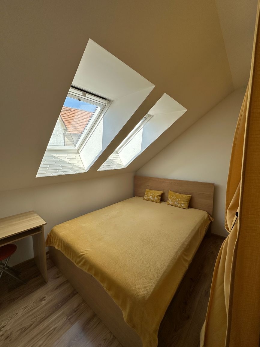 Prenájom priestrannej Garsónky v Seredi 38m2 – Kúpeľné Nám. - 4