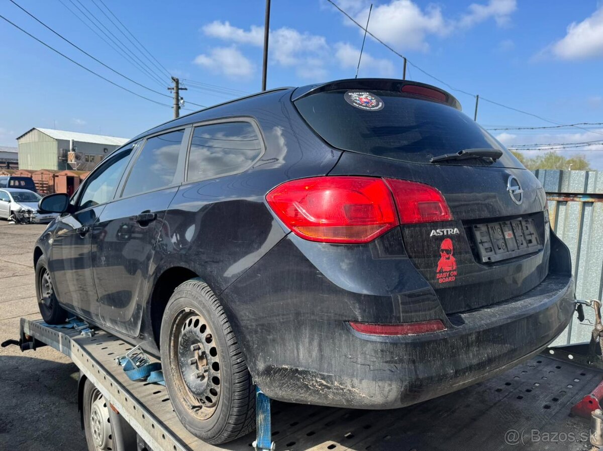 OPEL ASTRA J 2011 na náhradné diely ND - 4