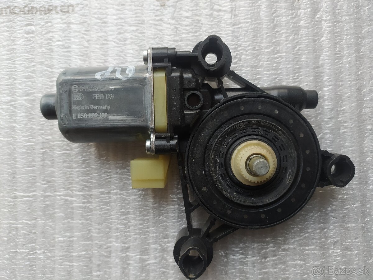 Motorček stahovania okná Škoda Octavia 3 Rapid VW Golf 7 - 4