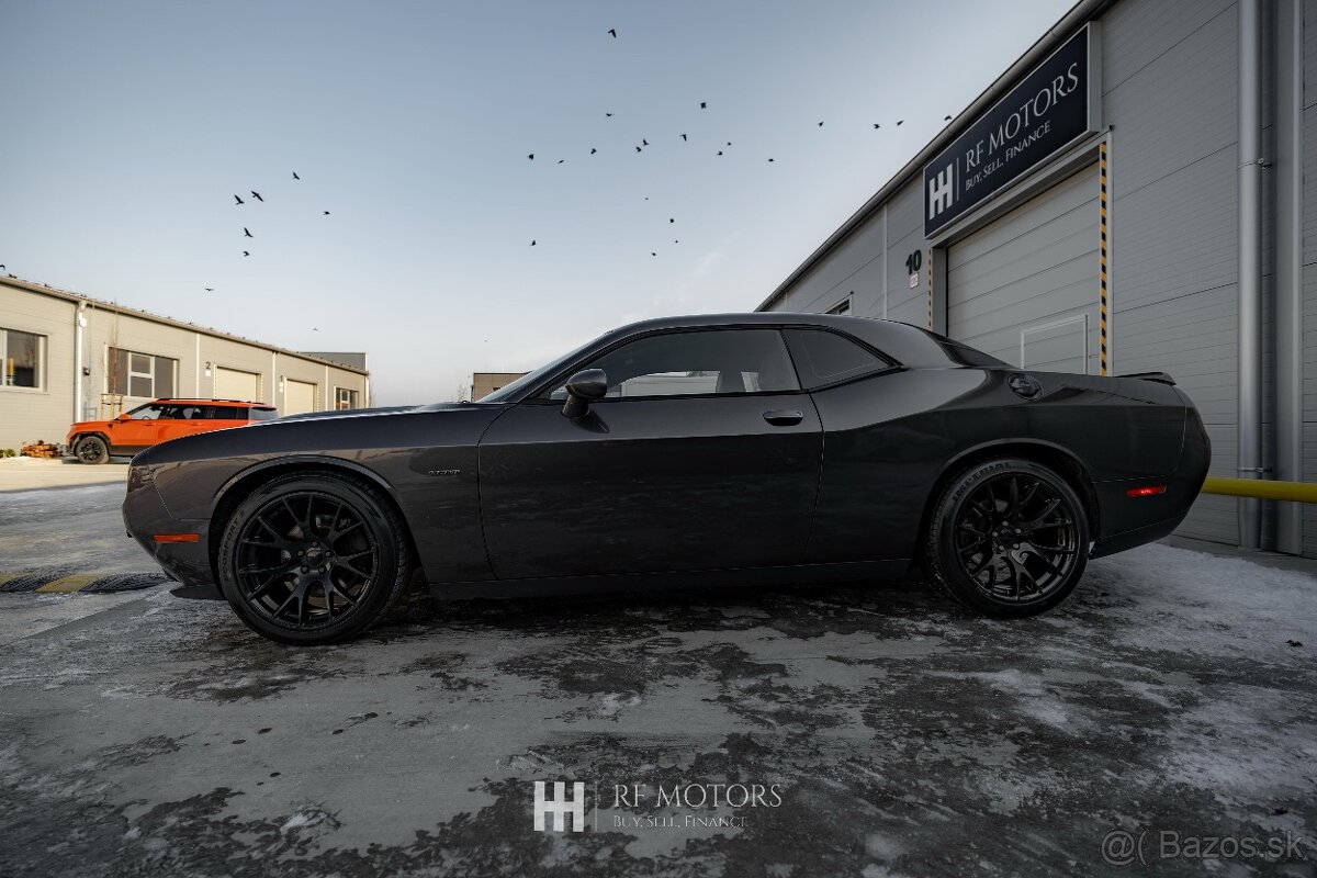 Dodge Challenger - 4