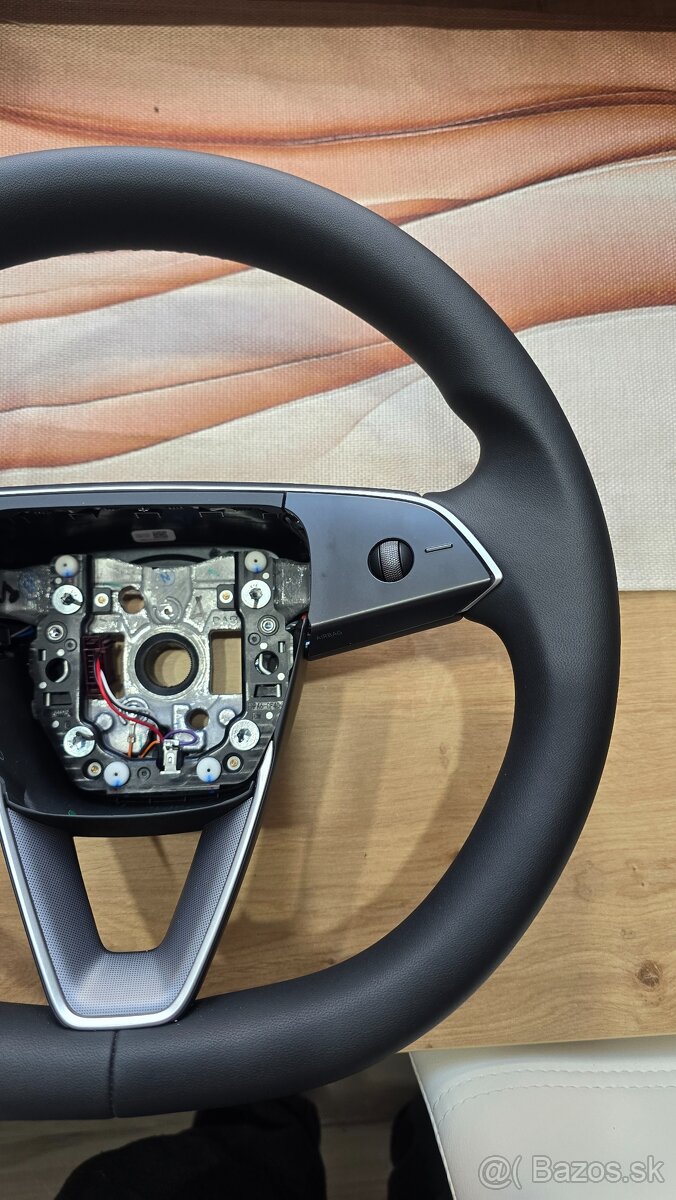 volant TESLA model 3 highland , Tesla Y VYHRIEVANÝ - 4