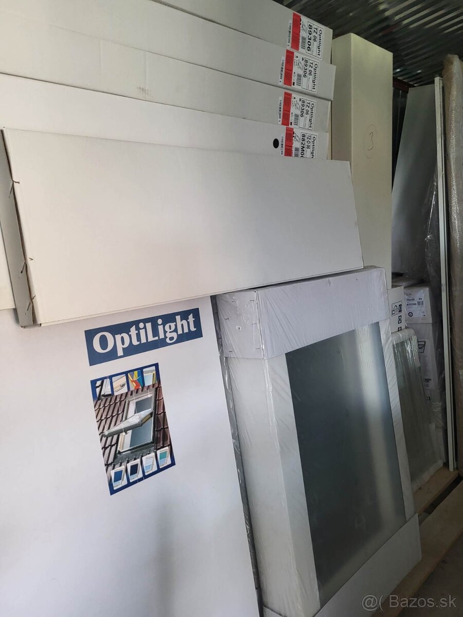 Plastové okná strešné FAKRO OPTILIGHT s lemovaní - 4