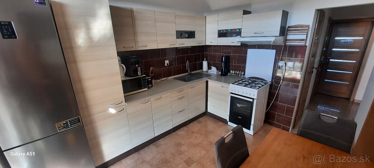Ponúkam na predaj 3 izbový byt s garážou v Hurbanove - 4