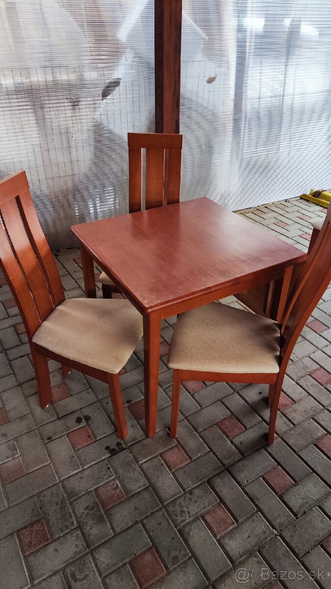 Jedálenský stôl z masívu + 4x stolička - 4